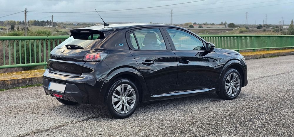 Peugeot e-208 | Elétrico | 2023 - Muitos Extras | IVA Dedutí