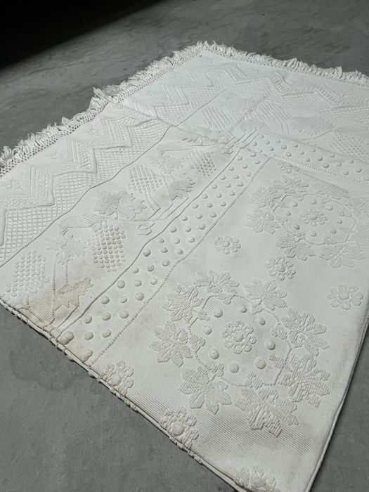 Vendo Colcha antiga  com muito Valoe e Historia  neste tipo de Artigo