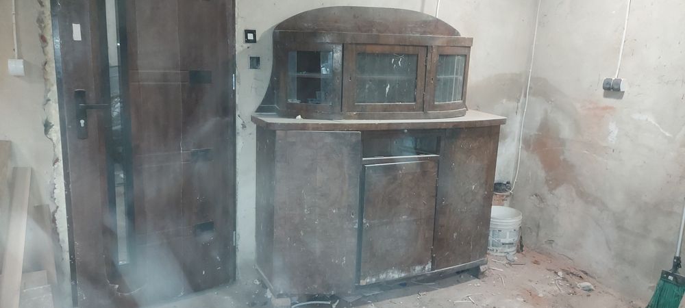 Stara komodo kredens