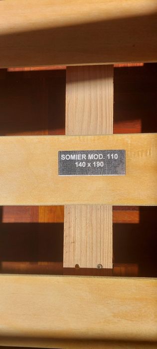 Mobília de quarto em pinho