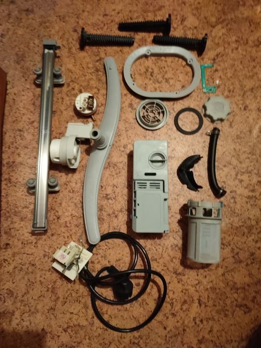 Kosz zmywarki do zabudowy Ariston Hotpoint LFT116A