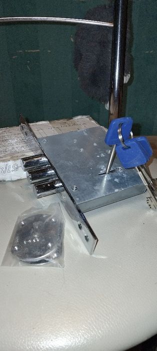Продам фирменный  врезной замок Apecs на дом или квартиру длинный ключ