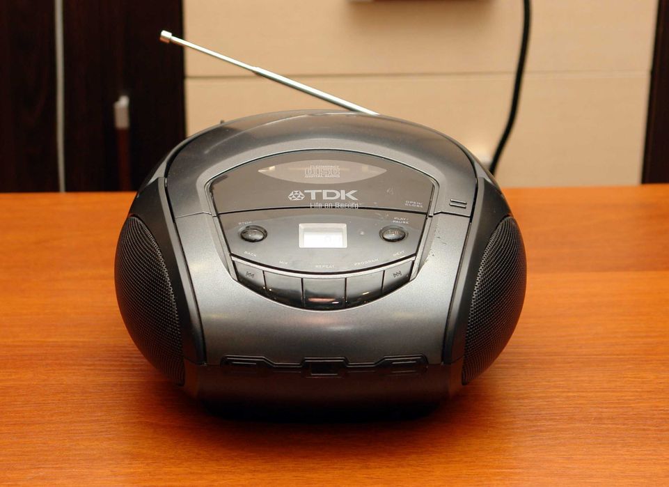 Музыкальный центр Sony CMT-EH15, Philips MC175. CD Магнитола бумбокс TDK TBC8211. Всё работает