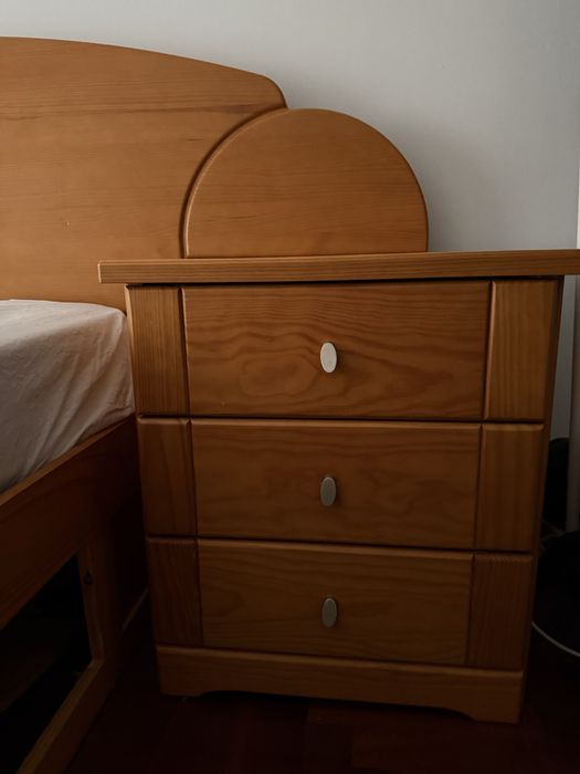 Quarto de casal em Madeira Maciça