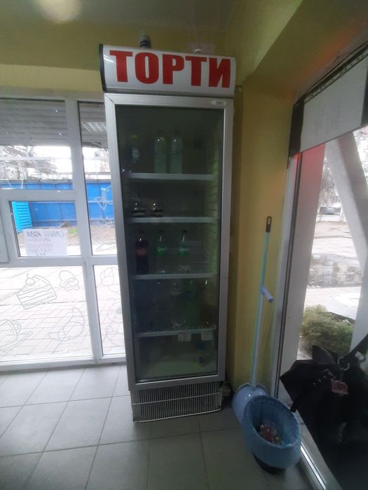 вертикальный холодильный шкаф-витрина