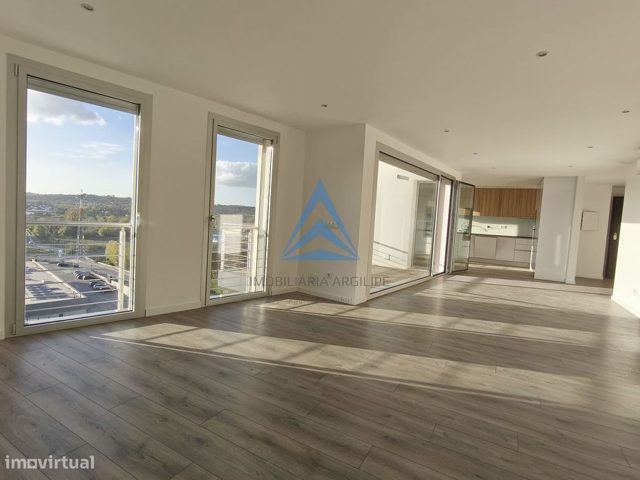 Apartamento T4 - Condomínio Fechado