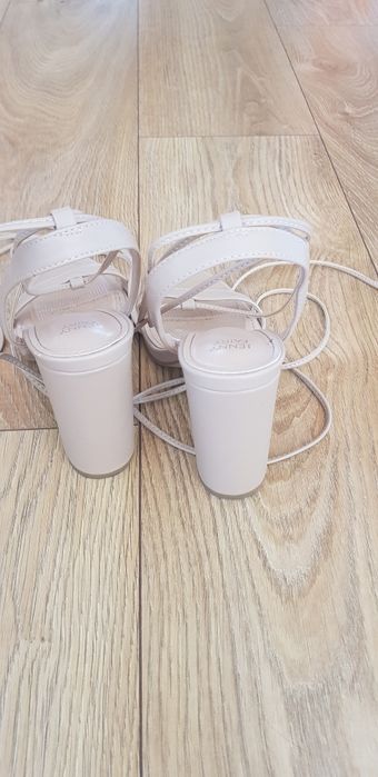 Buty damskie sandaly wiązane na obcasach