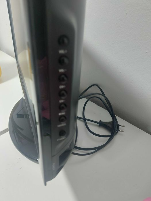 Tv led  Mitsau mais suporte de parede