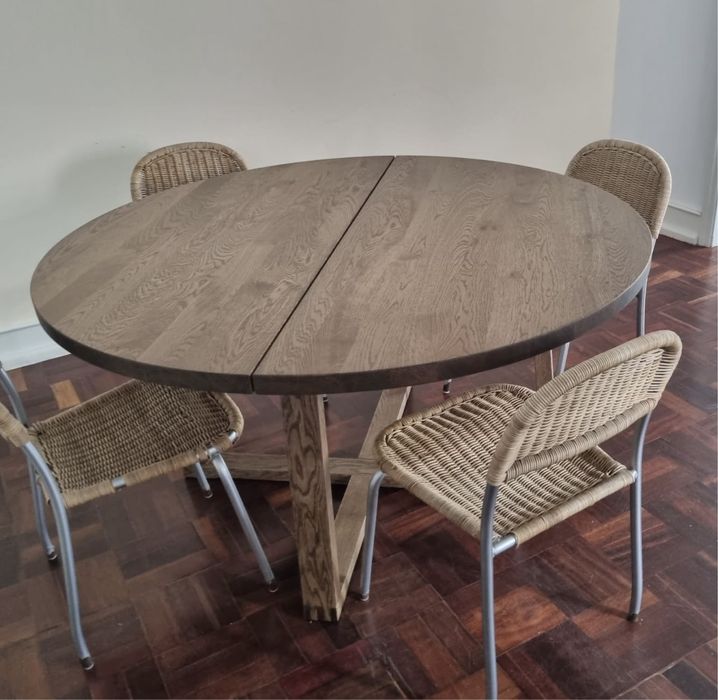 Mesa redonda 145cm diam, chapa de carvalho (Morbylanga)