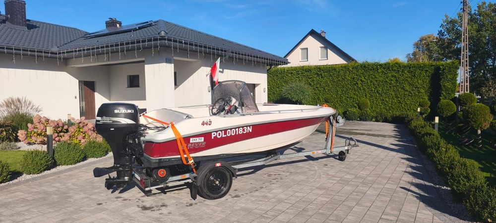 Łódź Bever 445, 50 km Suzuki, Przyczepa.