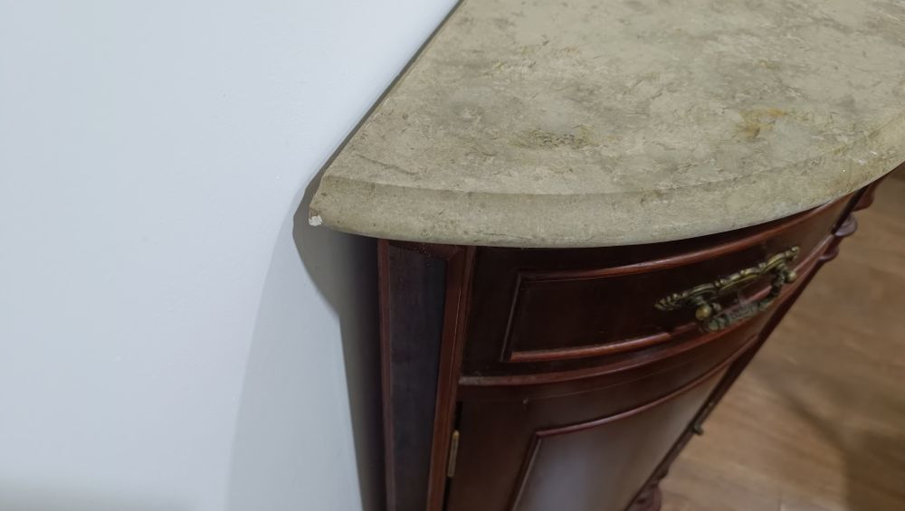 Móvel antigo para restauro