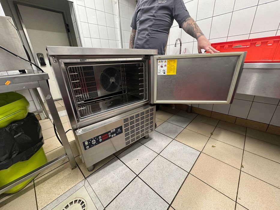 Profesjonalna zamrażarka szokowa Electrolux RBF061 115 l – do naprawy