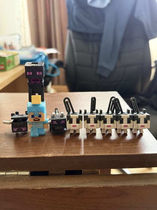 Іграшки з kinder Joy колекція minecraft