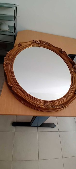 Moldura em talha dourada com espelho biselado 108 x 88 cm