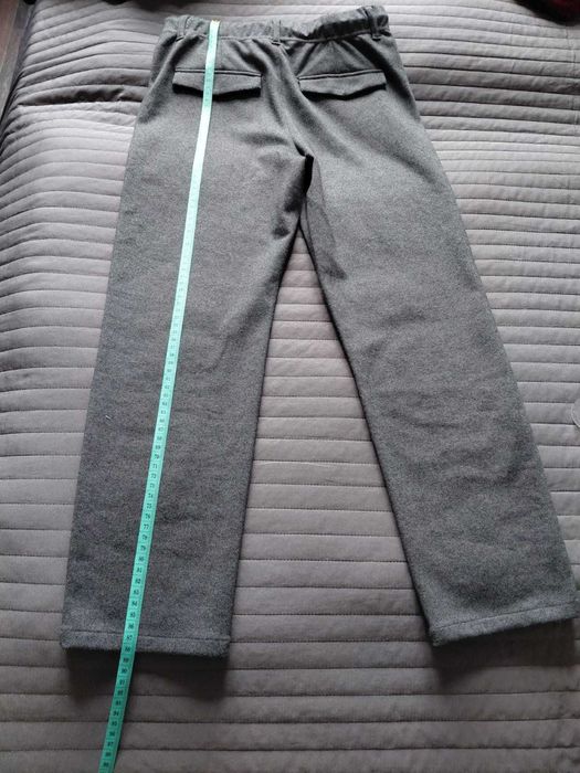 Elegancki i wygodny garnitur dla chłopca – 146 cm