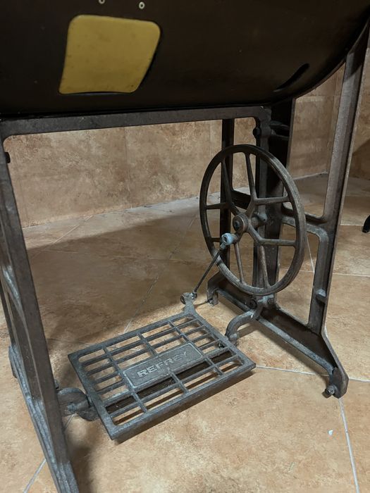 Maquina de costura singer e refrey