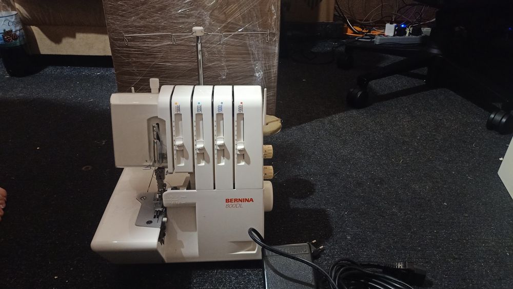Швейна машина оверлок Bernina 800DL