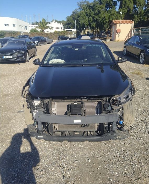 KIA X Ceed híbrido para peças 
2022.06
Veículo que trabalha e anda 
Longarinas boms 
Radiadores boms 
Vendo no estado que está 
Mais informaç