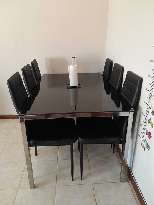 Mesa de vidro com 6 cadeira