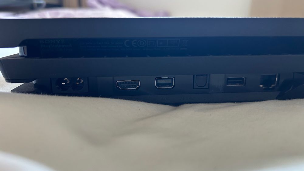 PS4 Pro 1TB com caixa