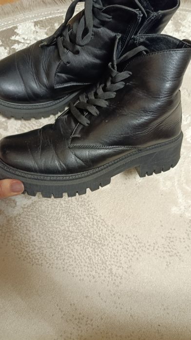 Віддам зимові жіночі ботінки 37 р.