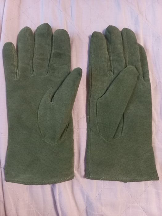 перчатки жіночи зеленого кольору