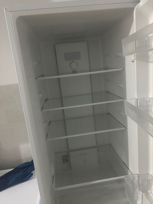 Frigorífico e microondas