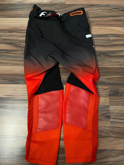 Strój MX FOX 180 Dziecięcy Junior (Oktiv Red Black)