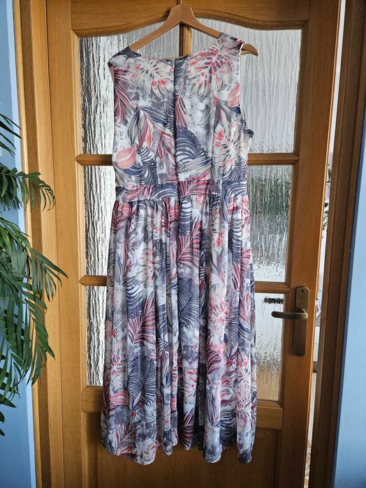Elegancka sukienka w kwiaty