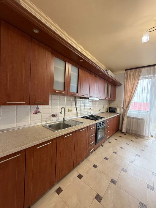 Продаж просторої 3 кімнотної квартири з газом