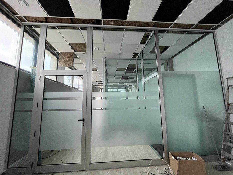 Divisórias em Vidro e Alumínio natural