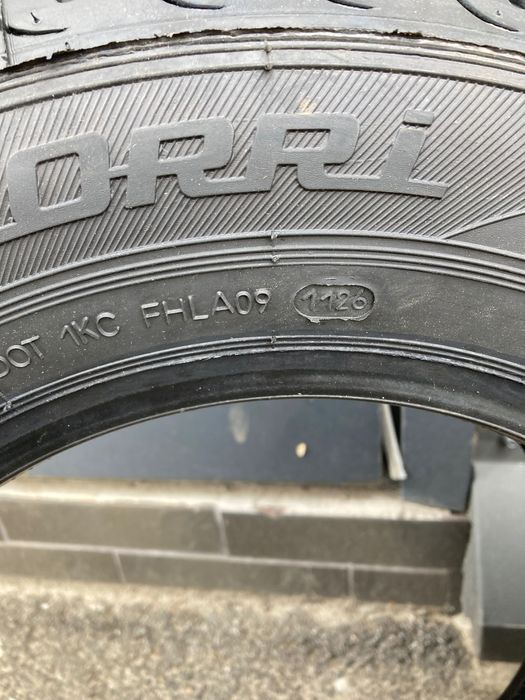 Продам дві шини R 13 Premiori Solazo