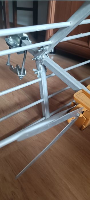 Antena naziemna używana na balkonie