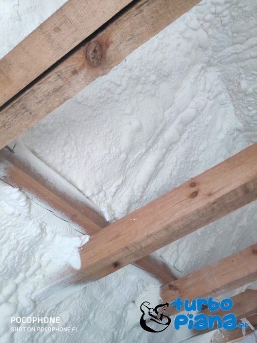 Ocieplanie poddasza pianka PUR Ocieplenia dachu piana
