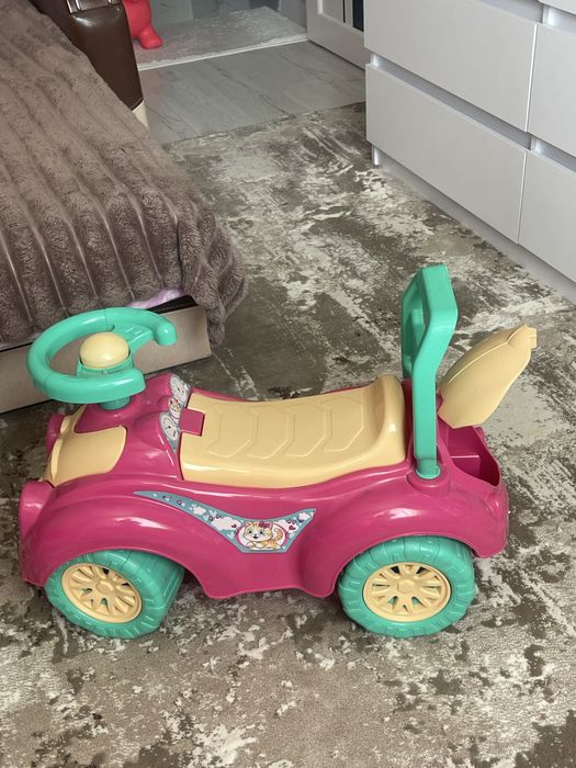 Толокар машинка для дівчинки