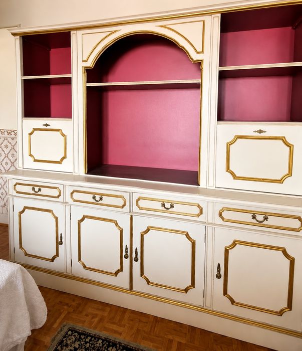 Móvel de sala feito e pintado a mão