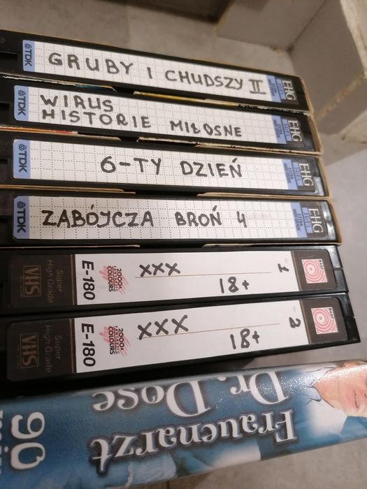 Kasety VHS z filmami.