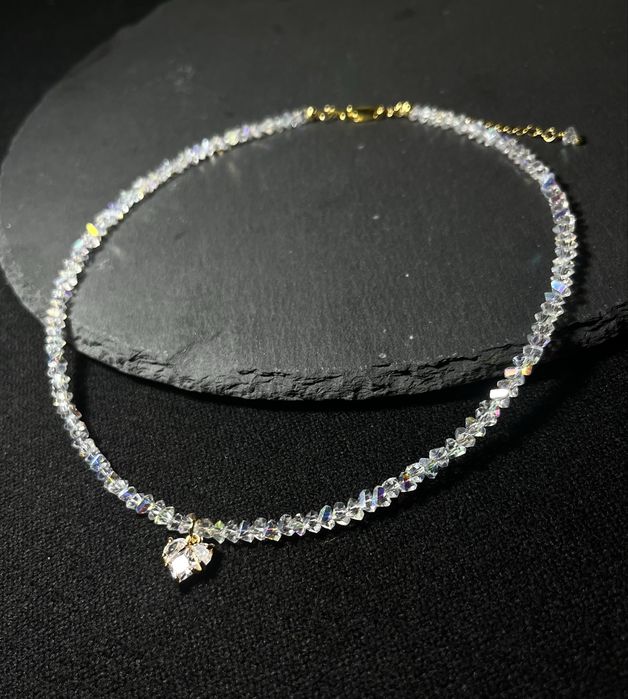 Delikatny choker „Miłość” z kryształu.