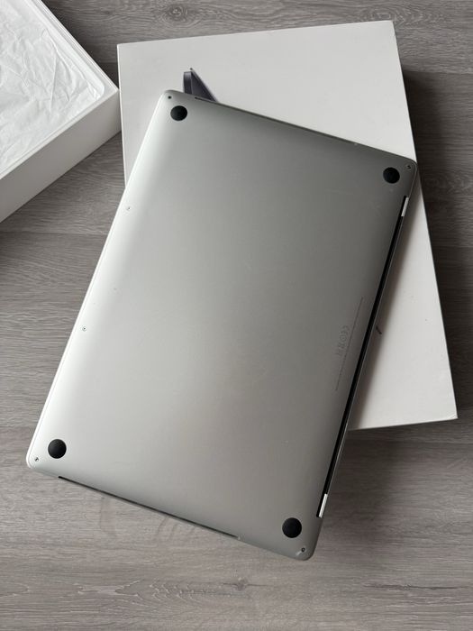 MacBook Pro 15 2019 i7 16/256 GB офіційний повний комплект