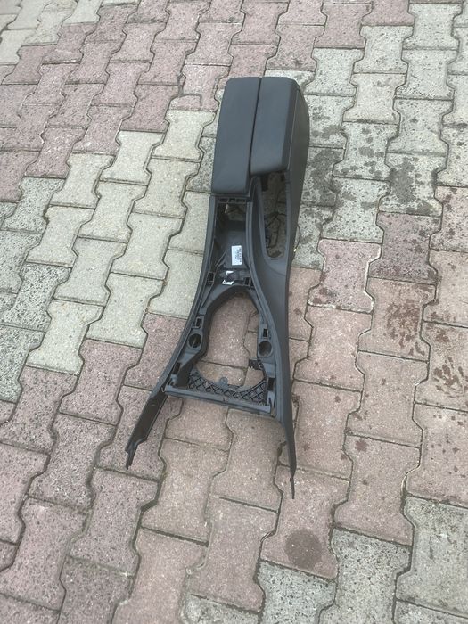Podłokietnik BMW E90 E91 E92 Europa