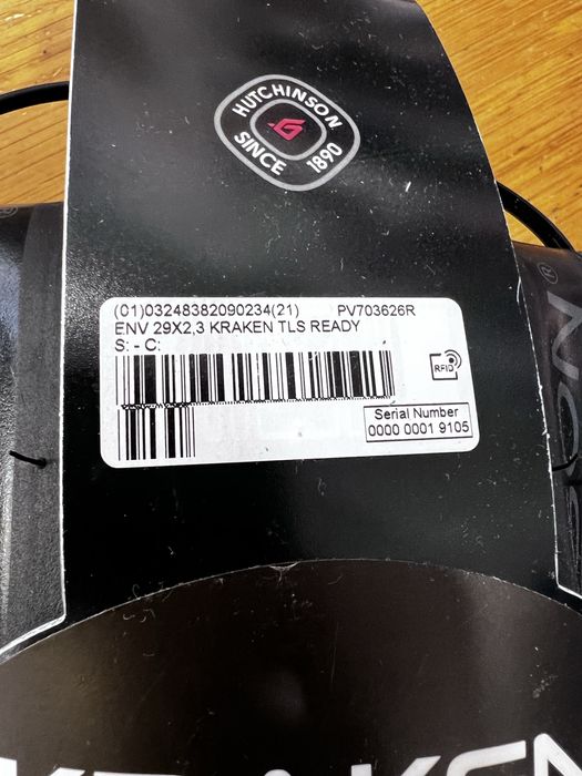 Hutchinson Pneu de MTB Kraken SideSkin Tubeless 29” x 2.30 - NOVO