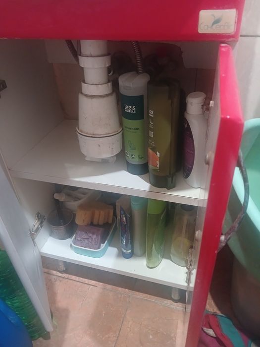 Тумба  з умивальником і краном