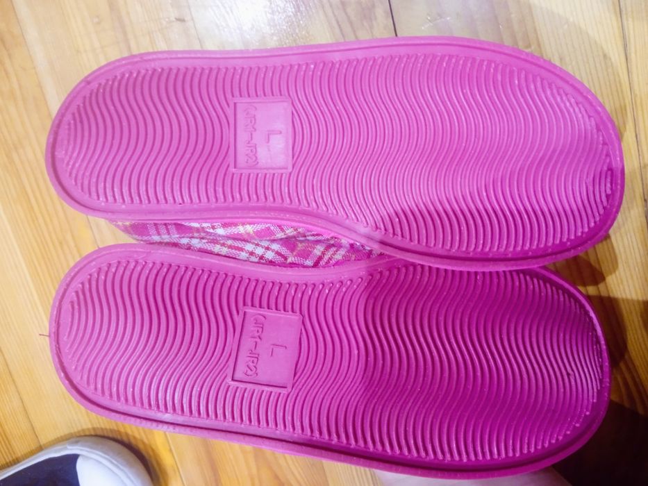 Детские новые тапочки