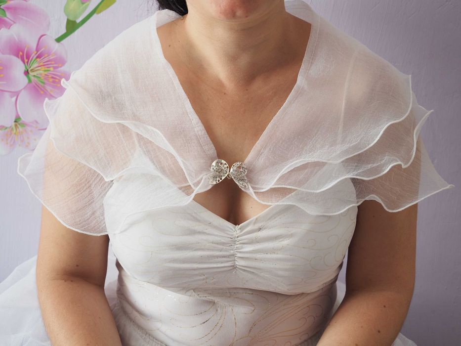 Bolerko ślubne białe zapinane