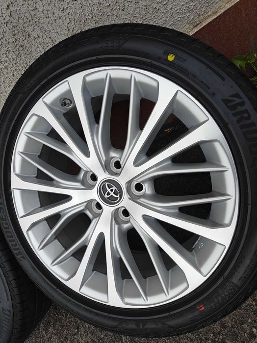 Диски 1-2-3шт  R18 на Toyota 8J 5×114,3 ET50 DIA60,1 чудовий стан