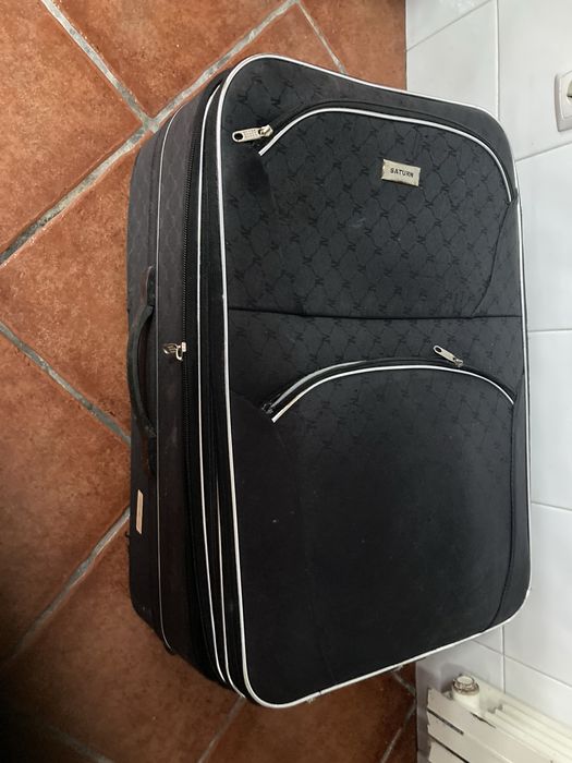 Mala de viagem em bom estado com rodas e cadeado