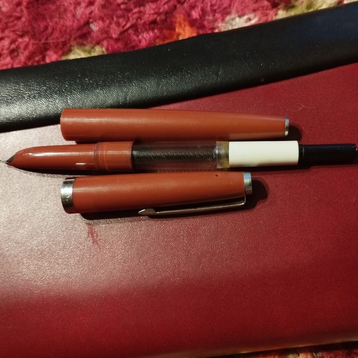 Чернильная ручка в отличном состоянии