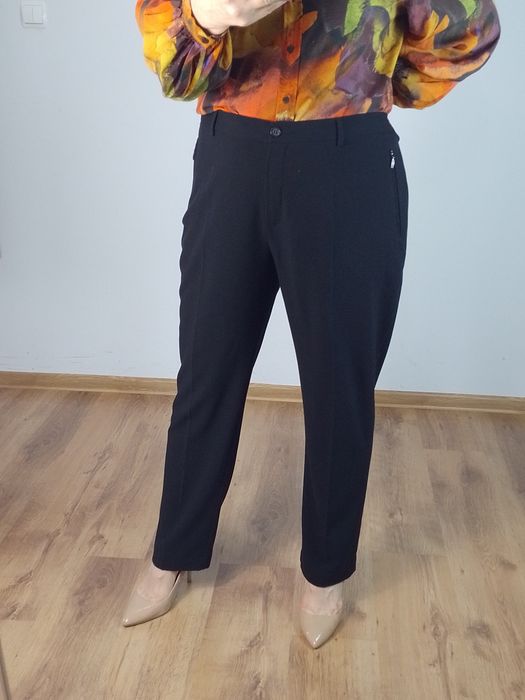 Czarne eleganckie spodnie damskie proste klasyczne wysoki stan