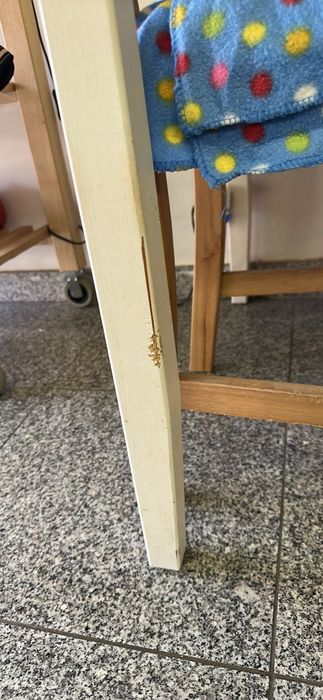 Mesa de cozinha com duas cadeiras