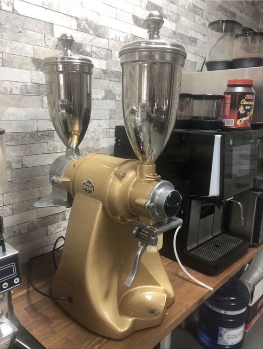 Кавомолка професійна вінтажний стиль
